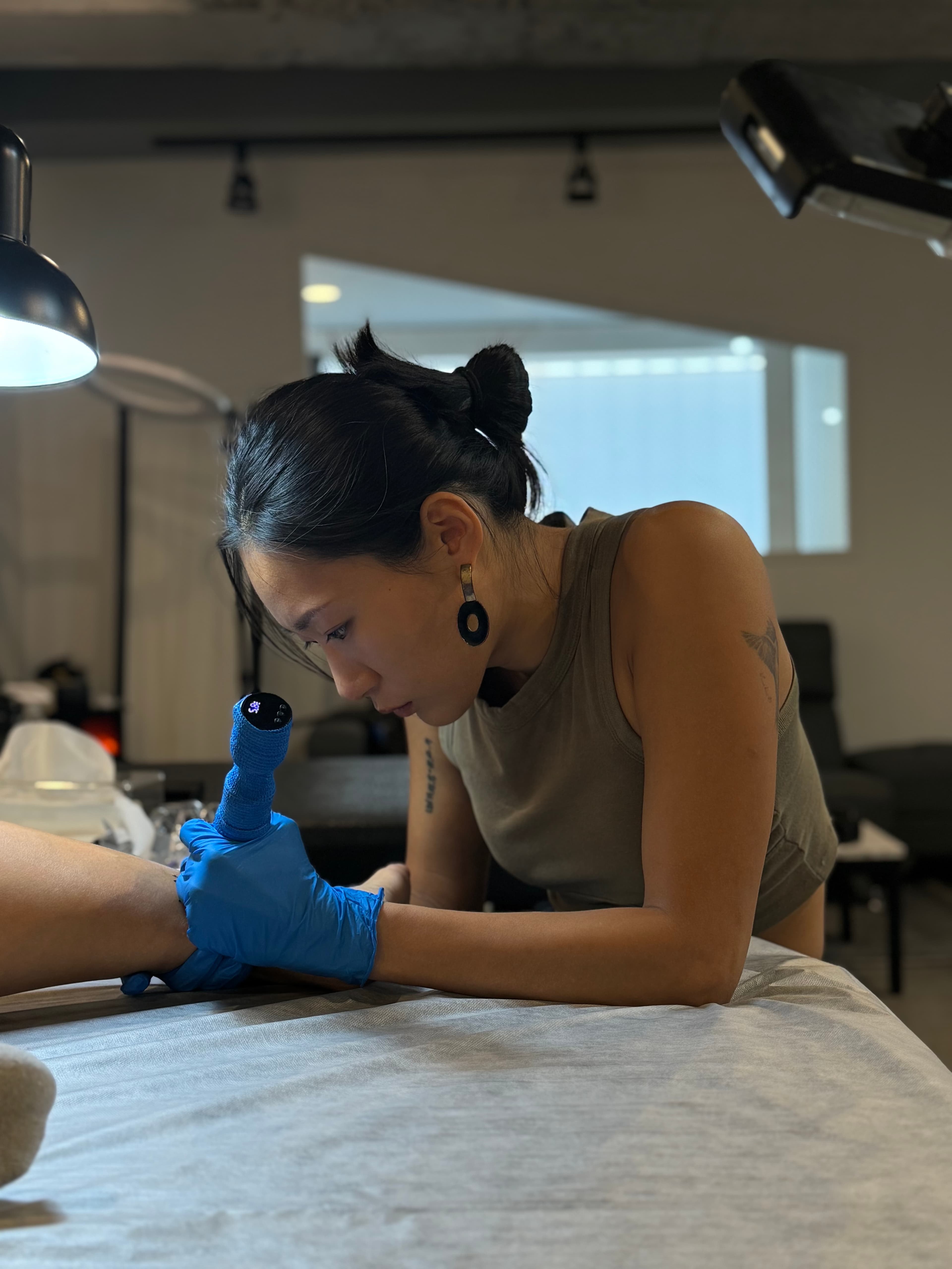 Liahn at work, in focus